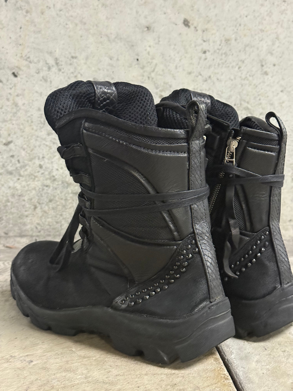 Kmrii Black Metal Sneaker